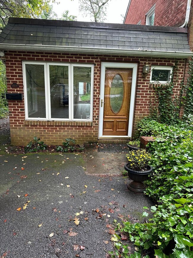 Foto del edificio - 1 BR, 1.5 Ba duplex in quiet residential n...