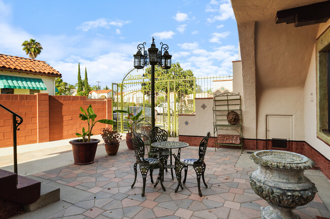 Front courtyard - 1557 S Genesee Ave