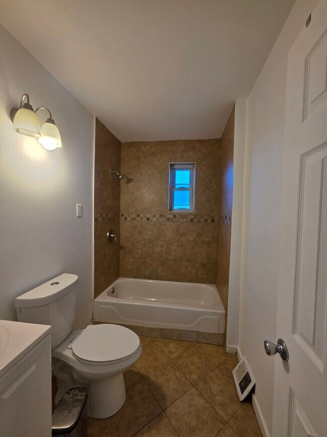 Building Photo - Just Renovated! Charming 3-Bedroom Home in...