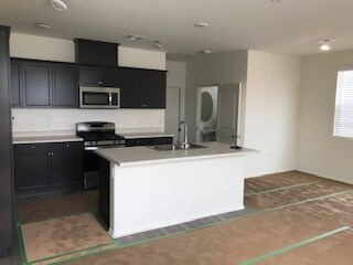 Building Photo - 30410 Town Square Dr