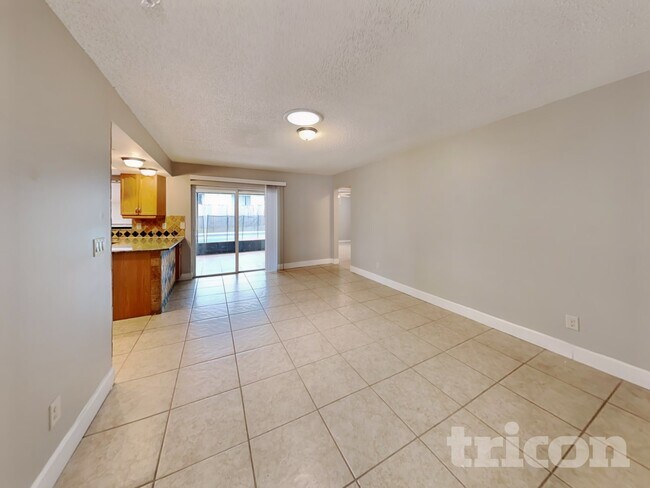 Building Photo - 818 Tarawood Ln