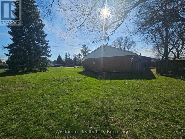 Building Photo - 5881 Britannia Crescent