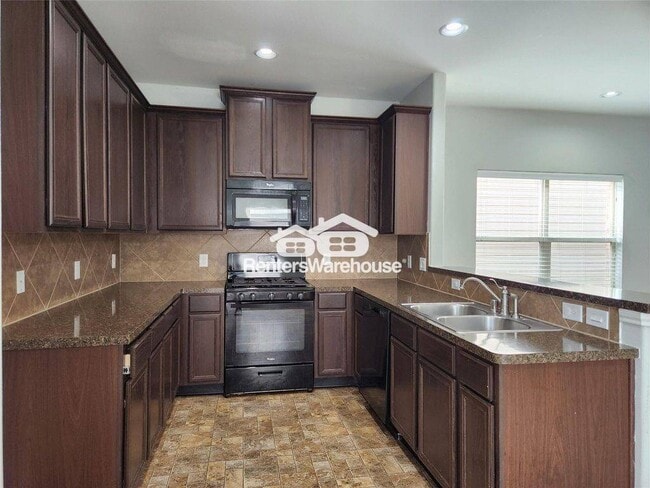 Foto del edificio - 9346 Valley Tree Ln