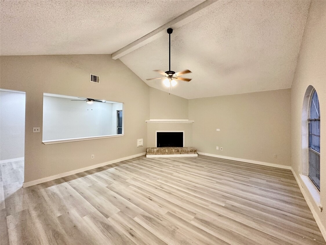 Building Photo - 611 Connorvale Ln