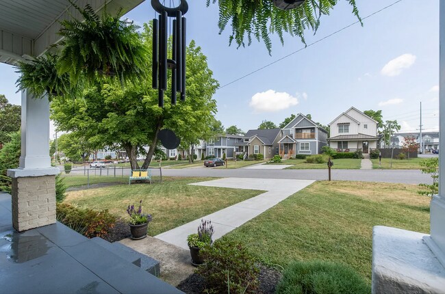 Building Photo - 4 Bedroom Home in the Nations - Prime Loca...