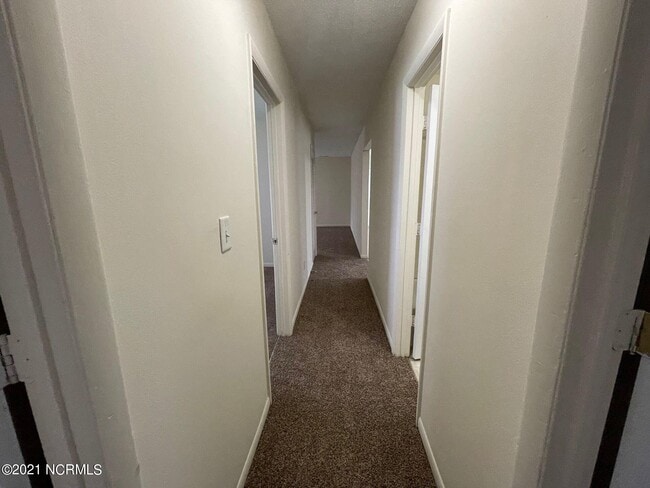 Building Photo - 506 Myna Dr