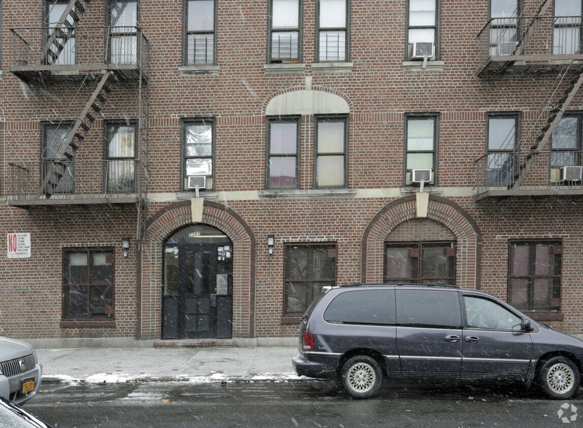 Building Photo - 2357 Walton Ave