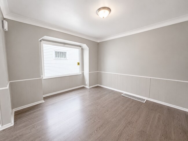 Foto del edificio - Spacious 4-bedroom home located in North Toledo