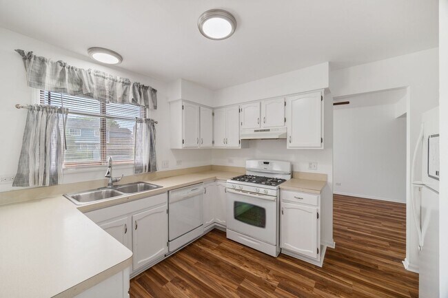 Foto del edificio - 513 Cutters Mill Ln