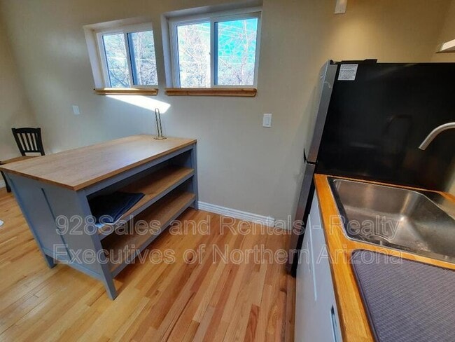 Building Photo - 2304 N Talkington Dr