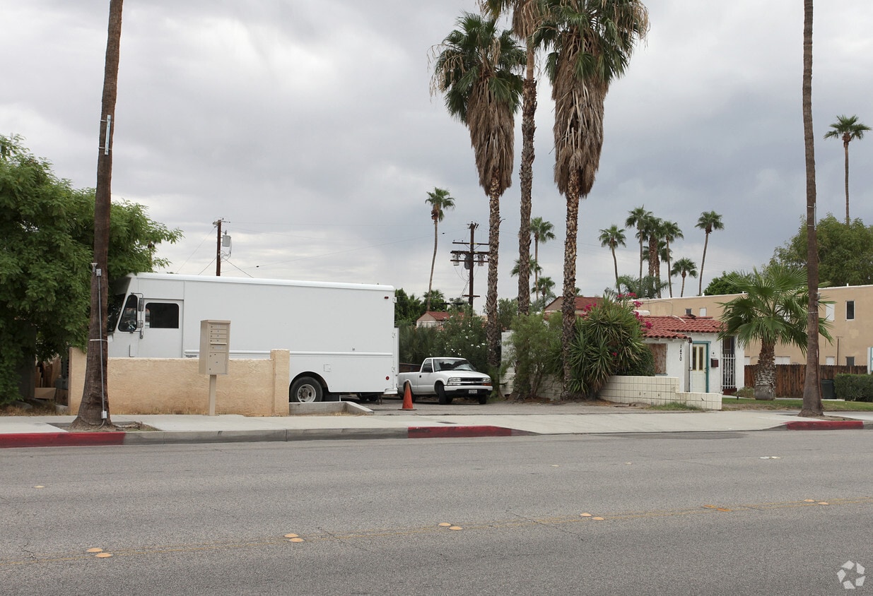 Building Photo - 1478 N Palm Canyon Dr