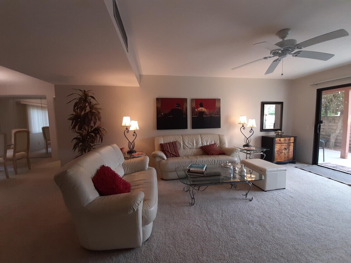 Foto principal - 1405 N Sunrise Way