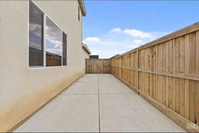 Foto del edificio - 9712 Maple Ter Ln