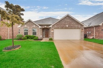 Building Photo - 4721 Lazy Oaks St