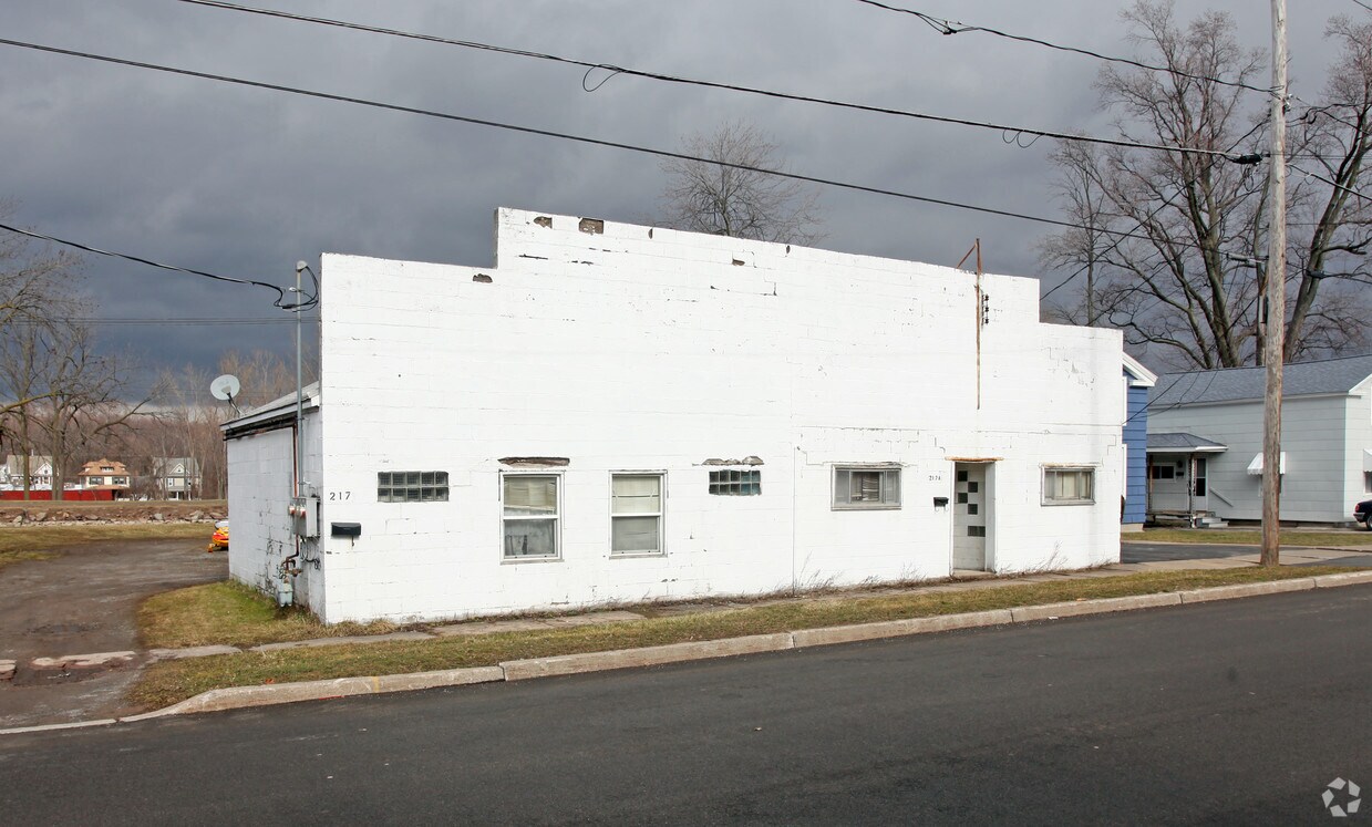 217 E Bank St, Albion, NY 14411 Apartments in Albion, NY