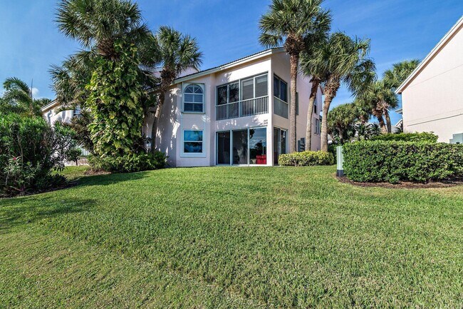 Building Photo - 2601 Fairway Dr N