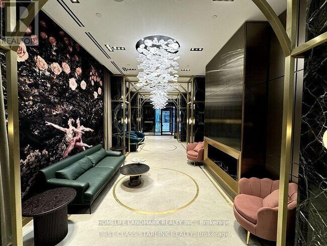 Building Photo - 771 Yonge St