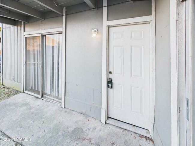 Building Photo - 506 Fox Run Ave