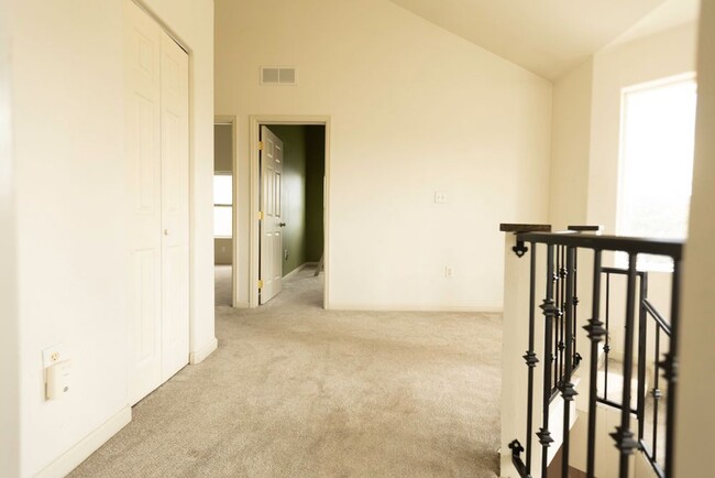 Foto del edificio - 5144 Dudley St