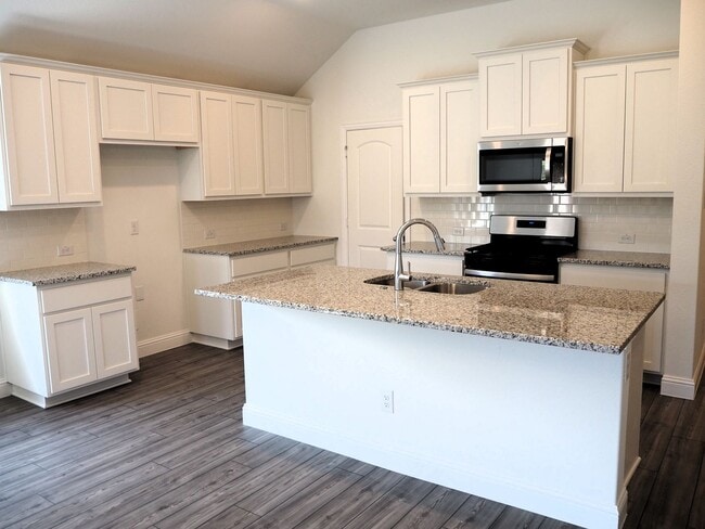 Foto del edificio - 2201 Yellowhammer Rd