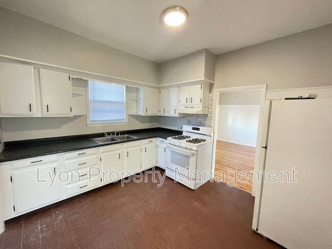 Building Photo - 315 Bullocks Point Ave