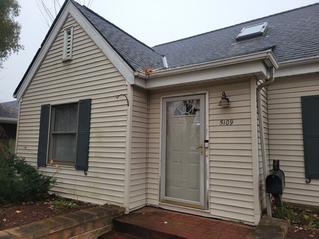 Building Photo - Spacious 4 Bedroom Home in Edina!