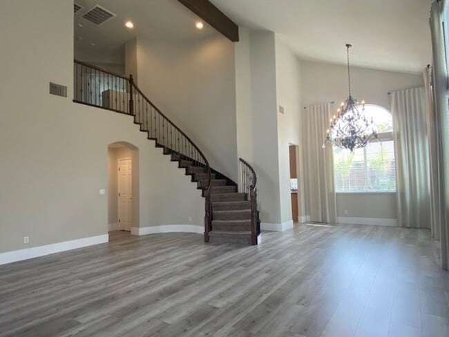 Building Photo - Immaculate home in W. Roseville!