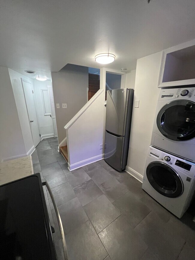 Foto del edificio - Lovely 2 BA/ 1.5 BA Townhome in the Neighb...
