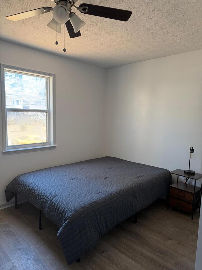 Building Photo - Room in House on Zachary Dr