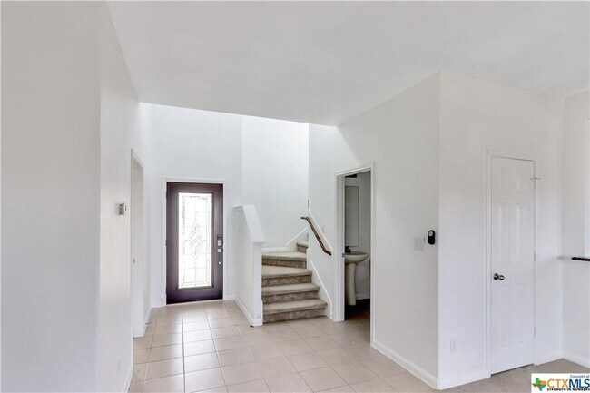 Foto del edificio - 221 Sapphire Ln