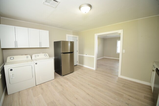 Building Photo - 424 S 73rd E Ave