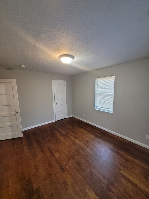 Primary Photo - 1108 Murphy Street