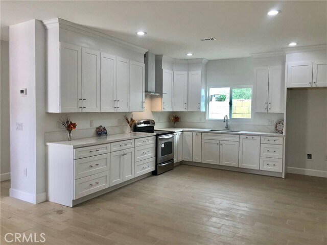 Building Photo - 125 N Orangewood St