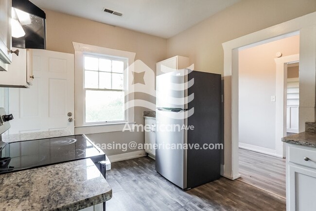 Building Photo - 1656 Fulton Ave SW