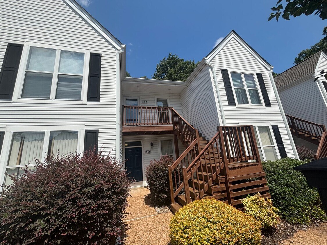 Foto principal - Charming 2 Bedroom Condo Located in York C...