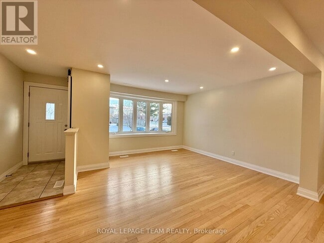 Building Photo - 973 Eiffel Ave