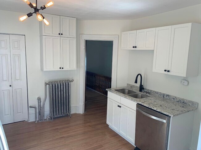 Building Photo - 3117 Harriet Ave