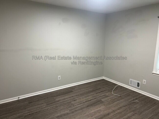 Foto del edificio - 252 N McDonough Rd