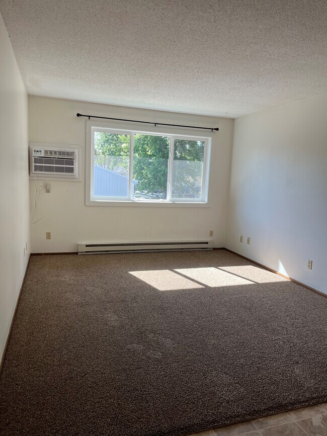 Building Photo - 1170 Dewey St