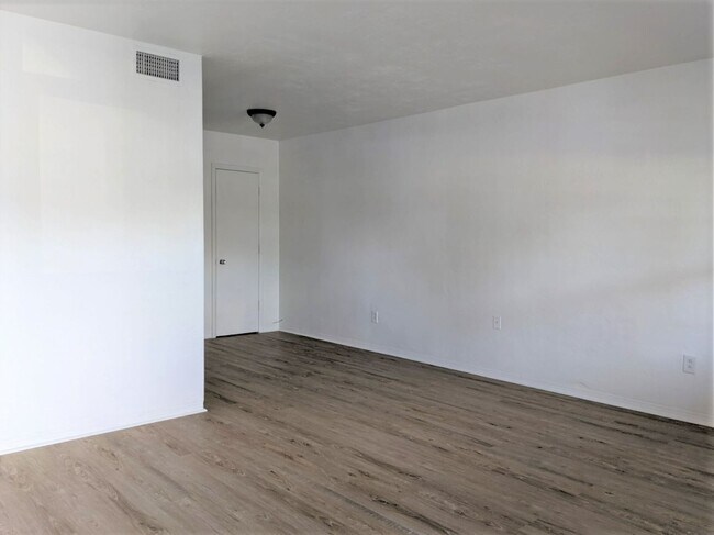 Foto del edificio - Lots of space in great location