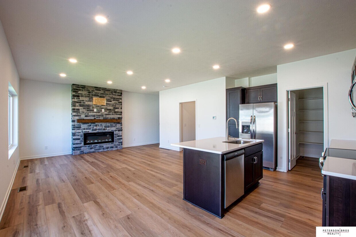 Foto principal - 14802 Willow St