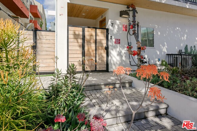 Foto del edificio - 11241 Morrison St