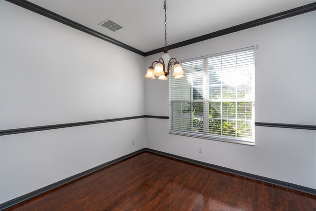 Building Photo - 665 Rob Roy Dr