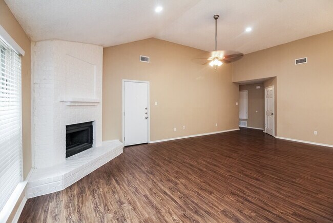 Foto del edificio - 405 Lemon Dr