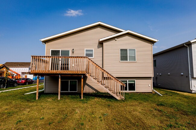 Building Photo - 4 bedroom 2 bathroom house