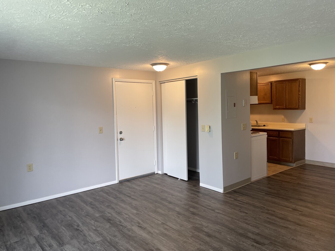 Foto principal - Lakeview Apartments