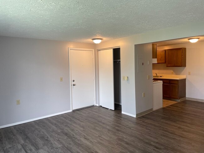 Building Photo - Lakeview Apartments