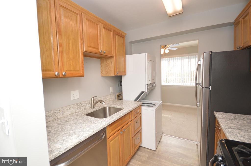 1523 Colonial Dr Unit 302, Woodbridge, VA 22192 Room for Rent in