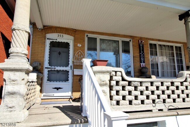 Foto del edificio - 353 Thomas St