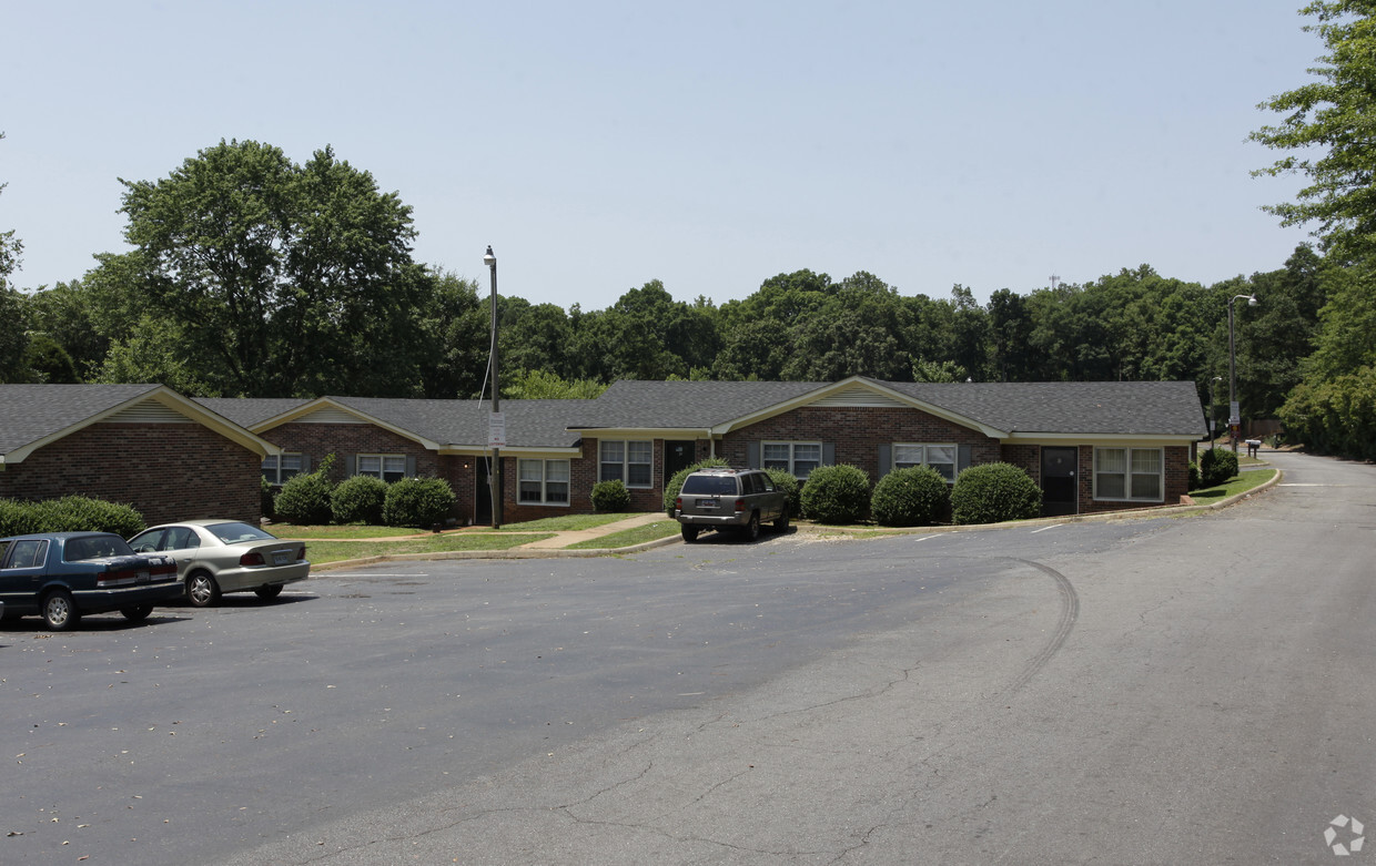 Building Photo - Creekside Apartments